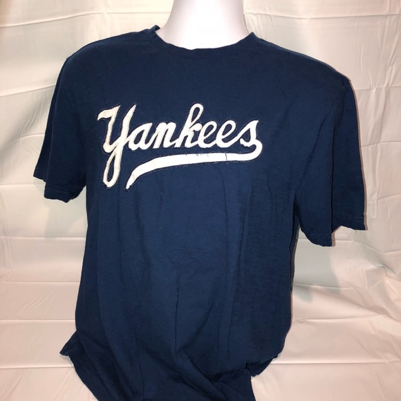red yankees shirt